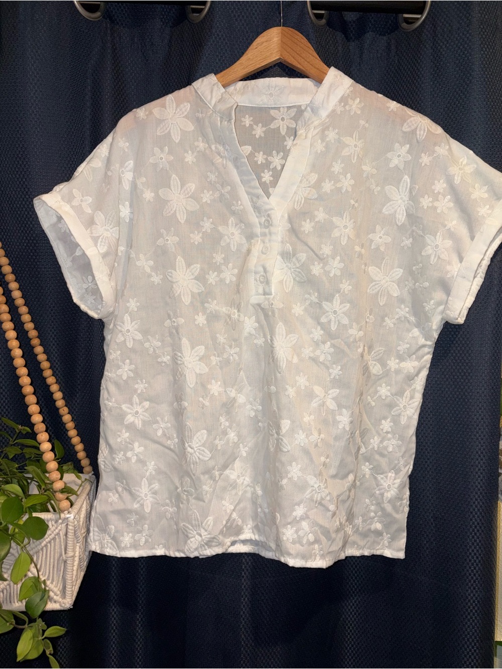 White Floral Embroidered V-Neck Short-Sleeve Blouse